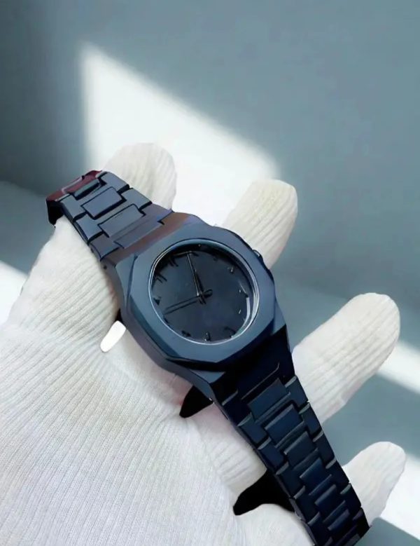 Full Black Aura Quartz Watch – Lightweight Design
